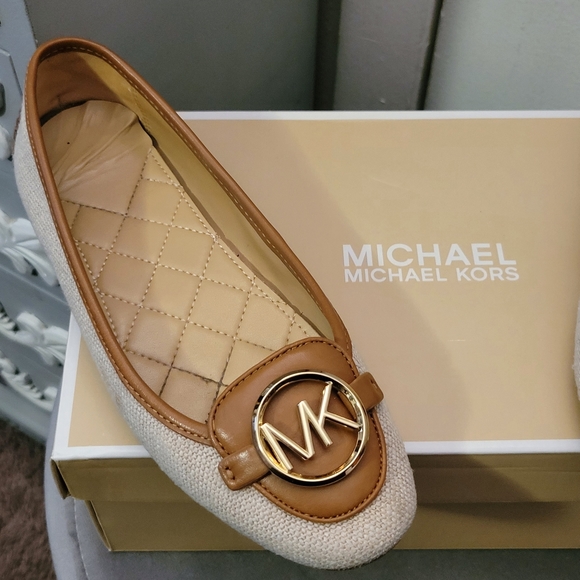 Michael Kors loafers two tone brown tan gold large emblem size 6 - Picture 7 of 14